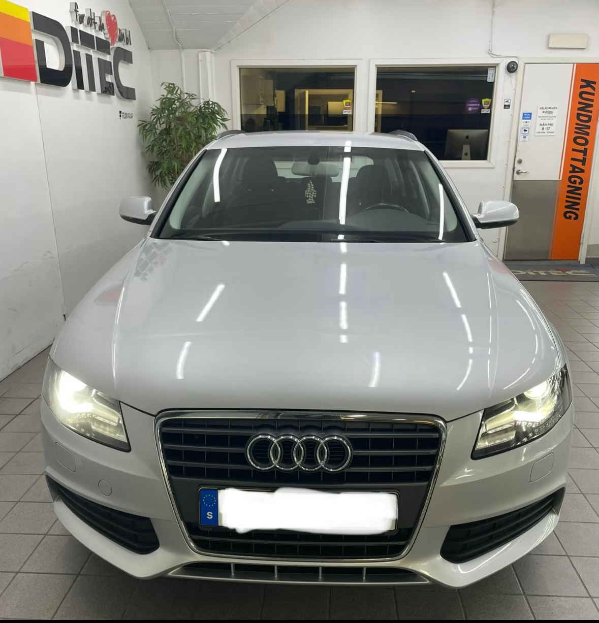 Audi A4 Avant 2.0 TDI Manuell 2012, bild 2/4