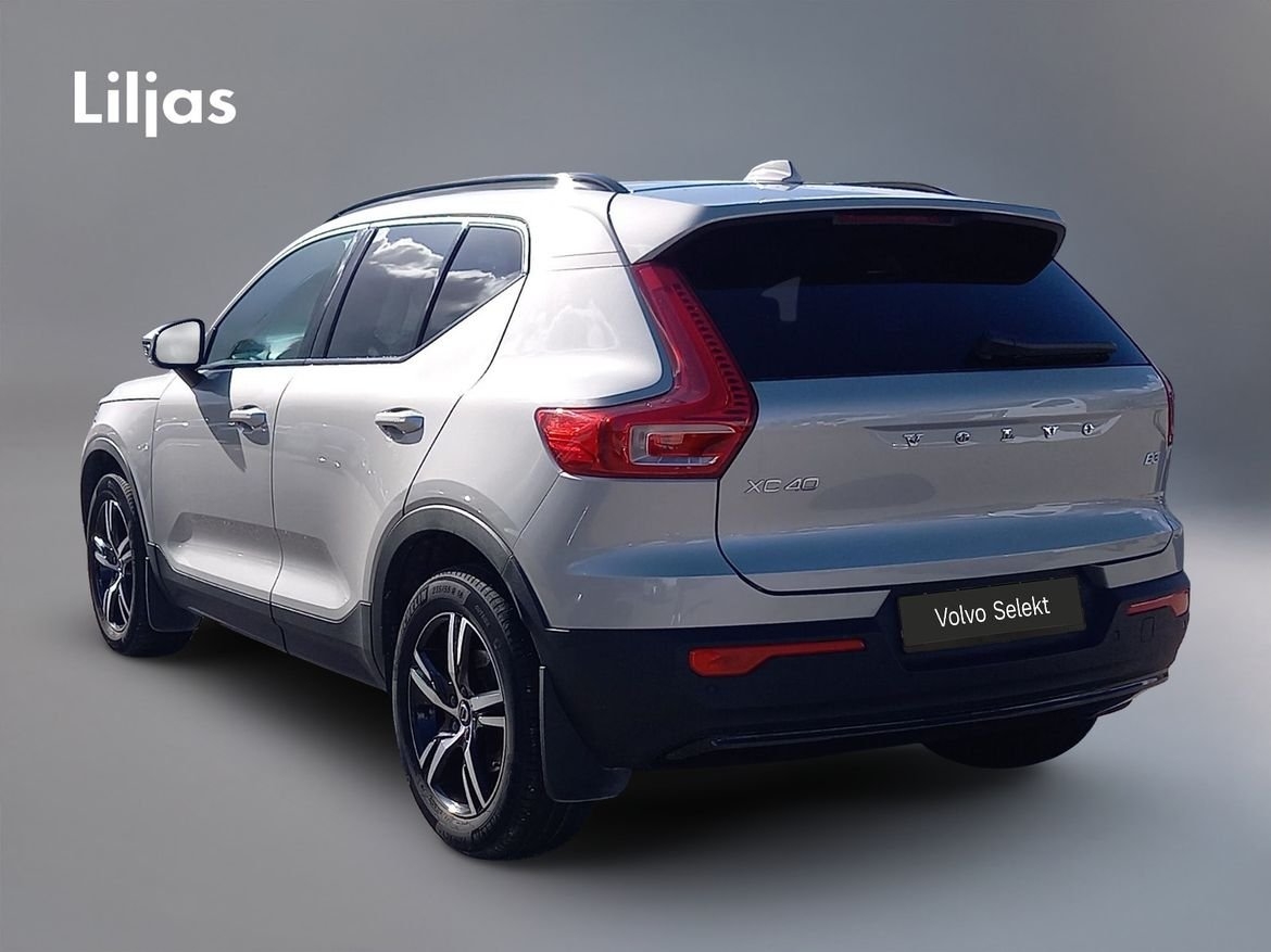 Volvo XC40 B3 FWD Bensin Plus Dark 2025, bild 3/4