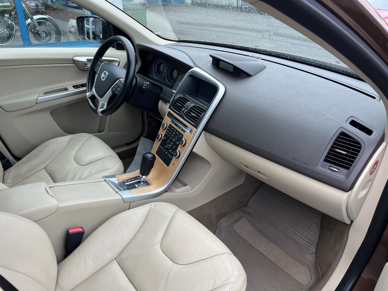 Volvo XC60 2.4D AUT Momentum Skinn Drag 2010, bild 7/10
