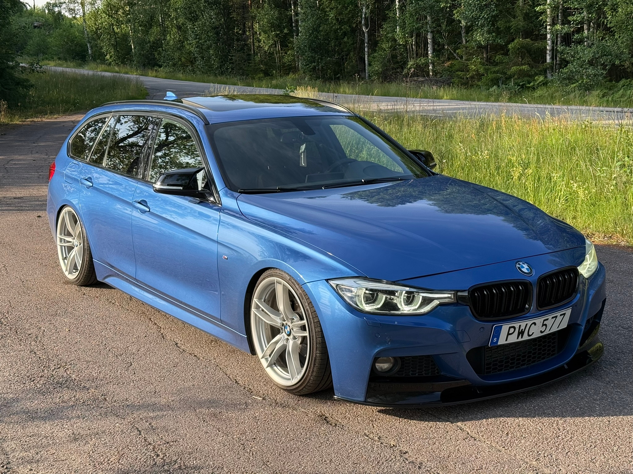 BMW 320 d xDrive Touring Steptronic 2016, bild 2/4