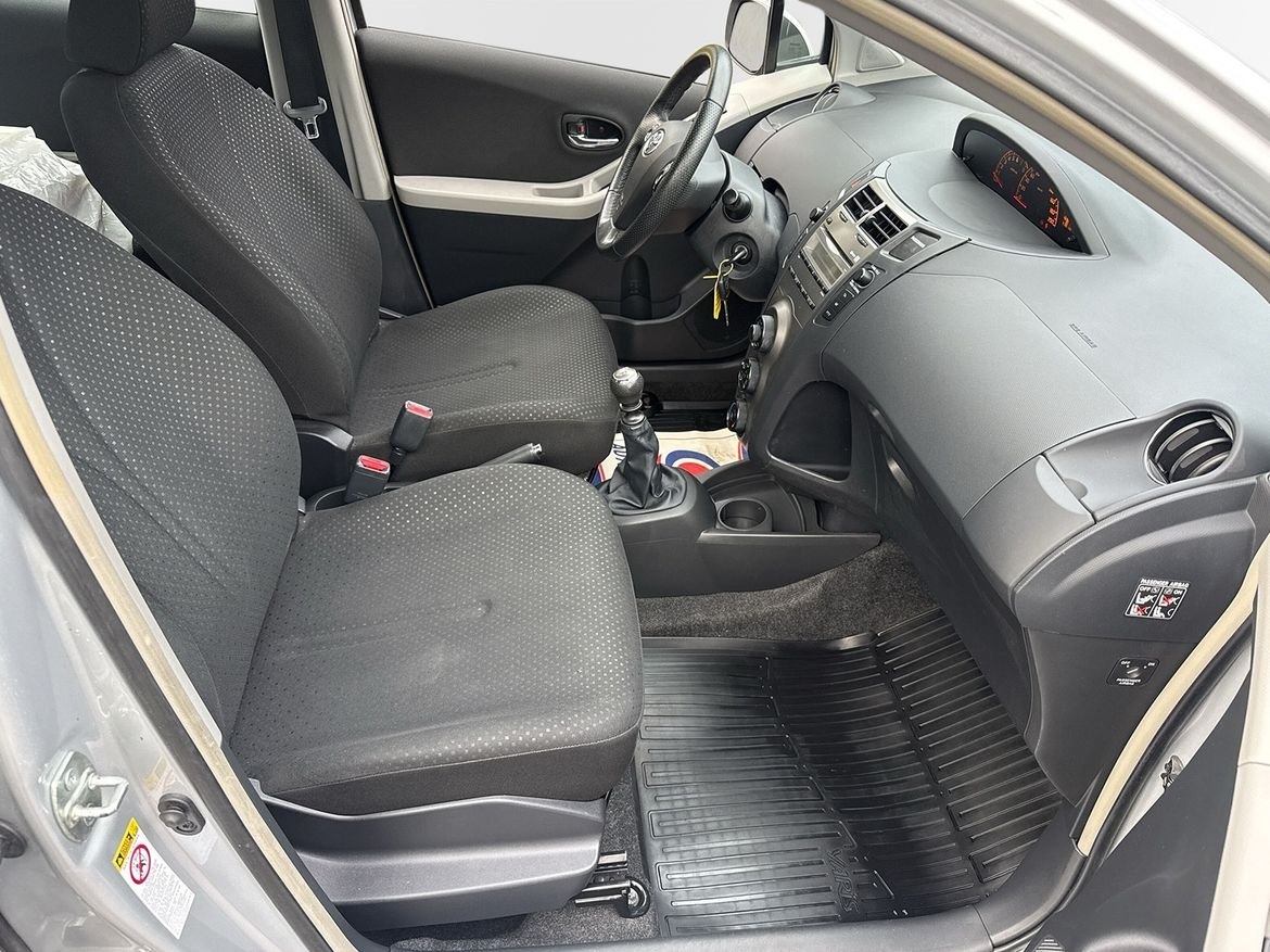 Toyota Yaris 2011, bild 6/10