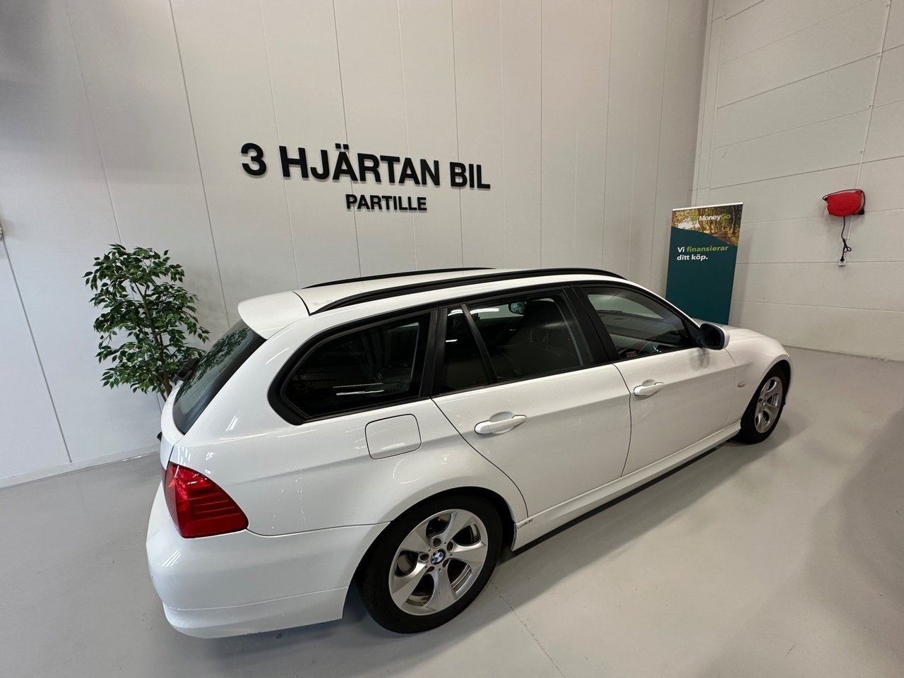 BMW 320 2011, bild 6/10