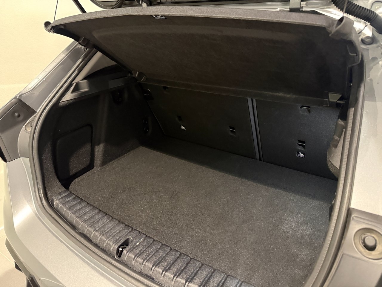 BMW 120 2026, photo 6/10