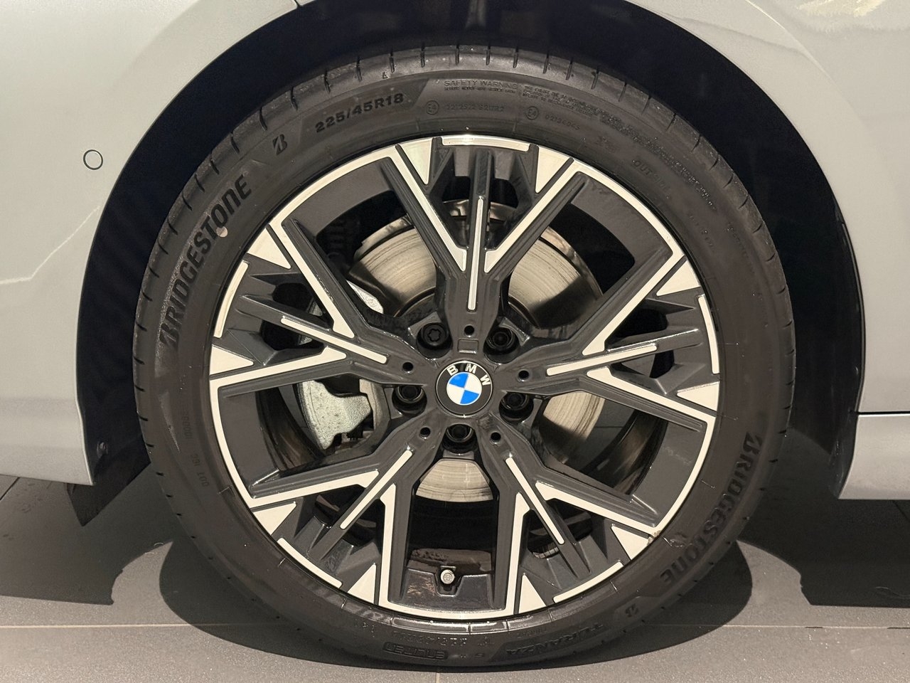 BMW 120 2026, photo 5/10