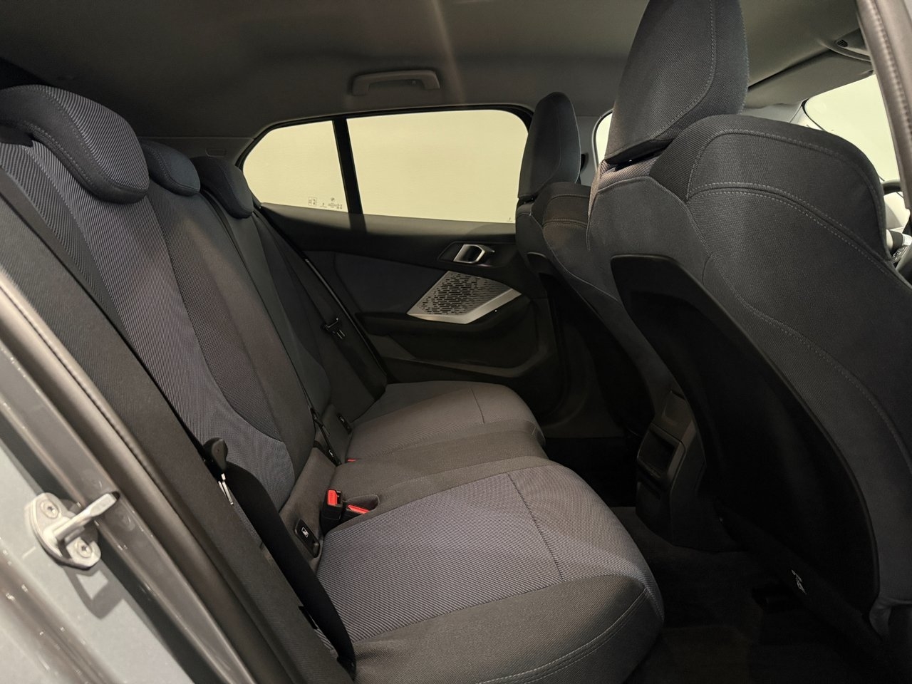 BMW 120 2026, photo 7/10