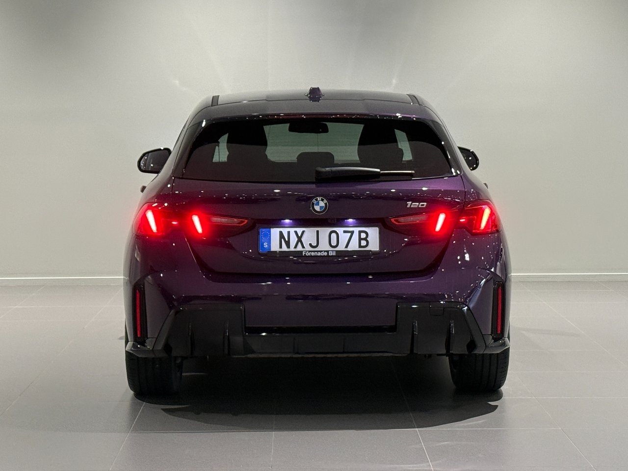 BMW 120 2026, photo 4/10