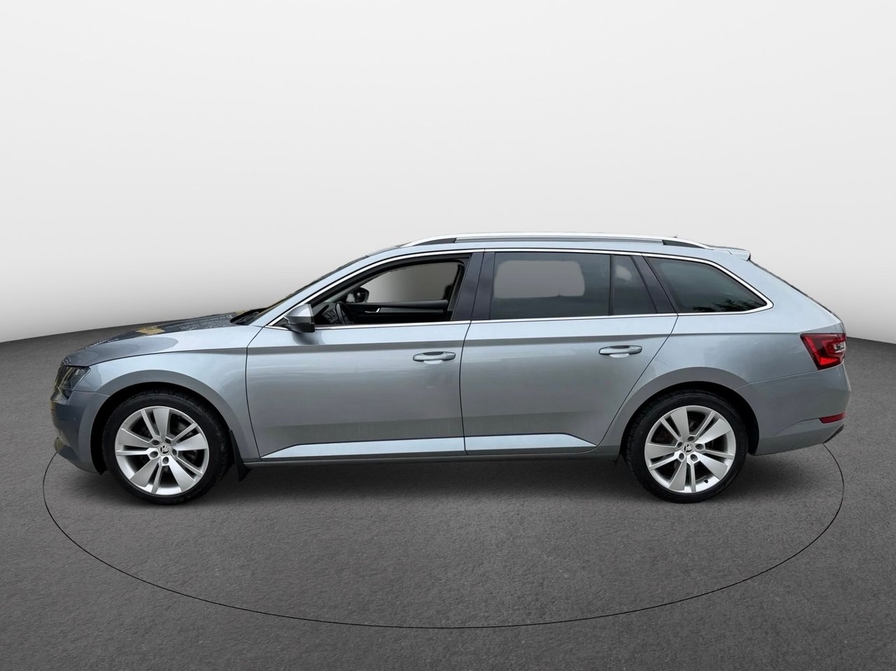 Skoda Superb 2016, bild 2/10