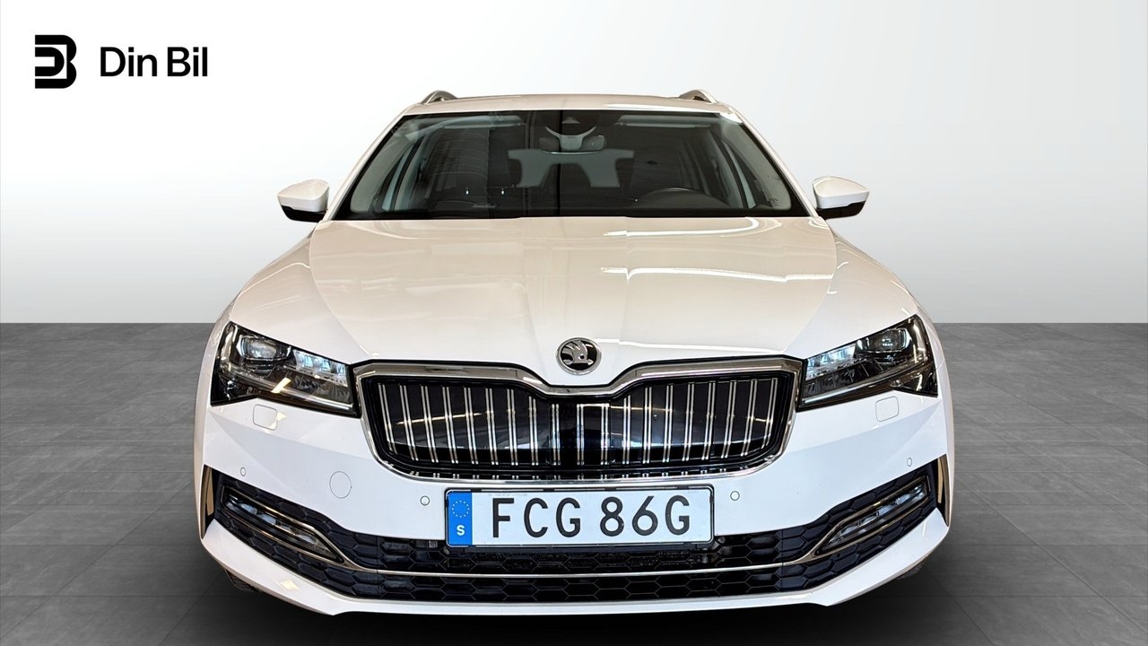 Skoda Superb 2020, photo 4/12