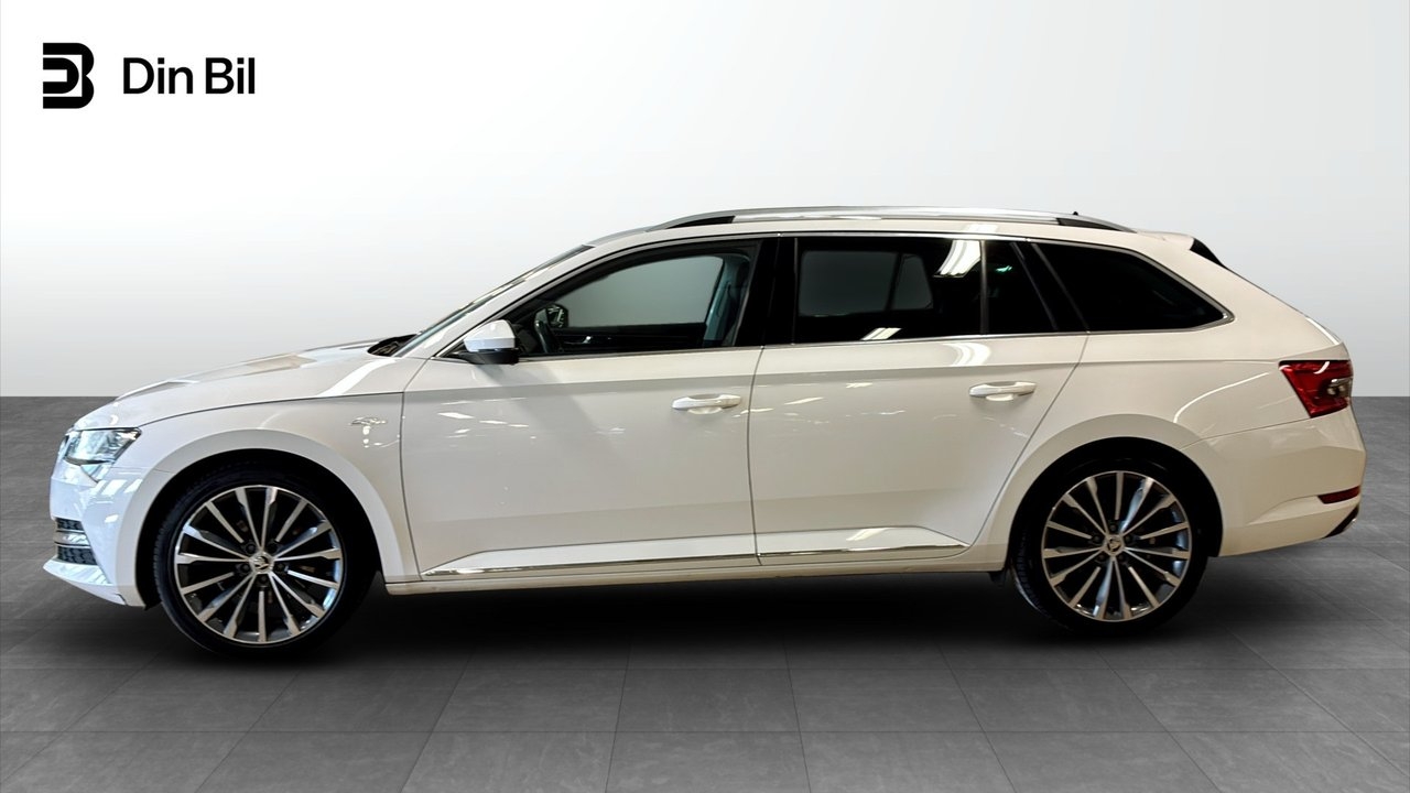 Skoda Superb 2020, photo 2/12