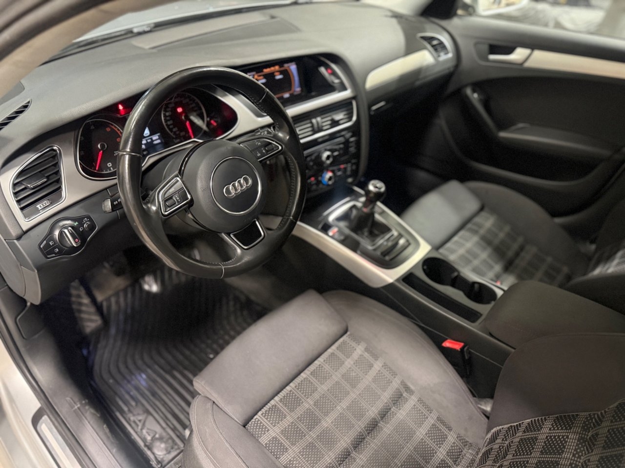 Audi A4 2013, photo 7/7