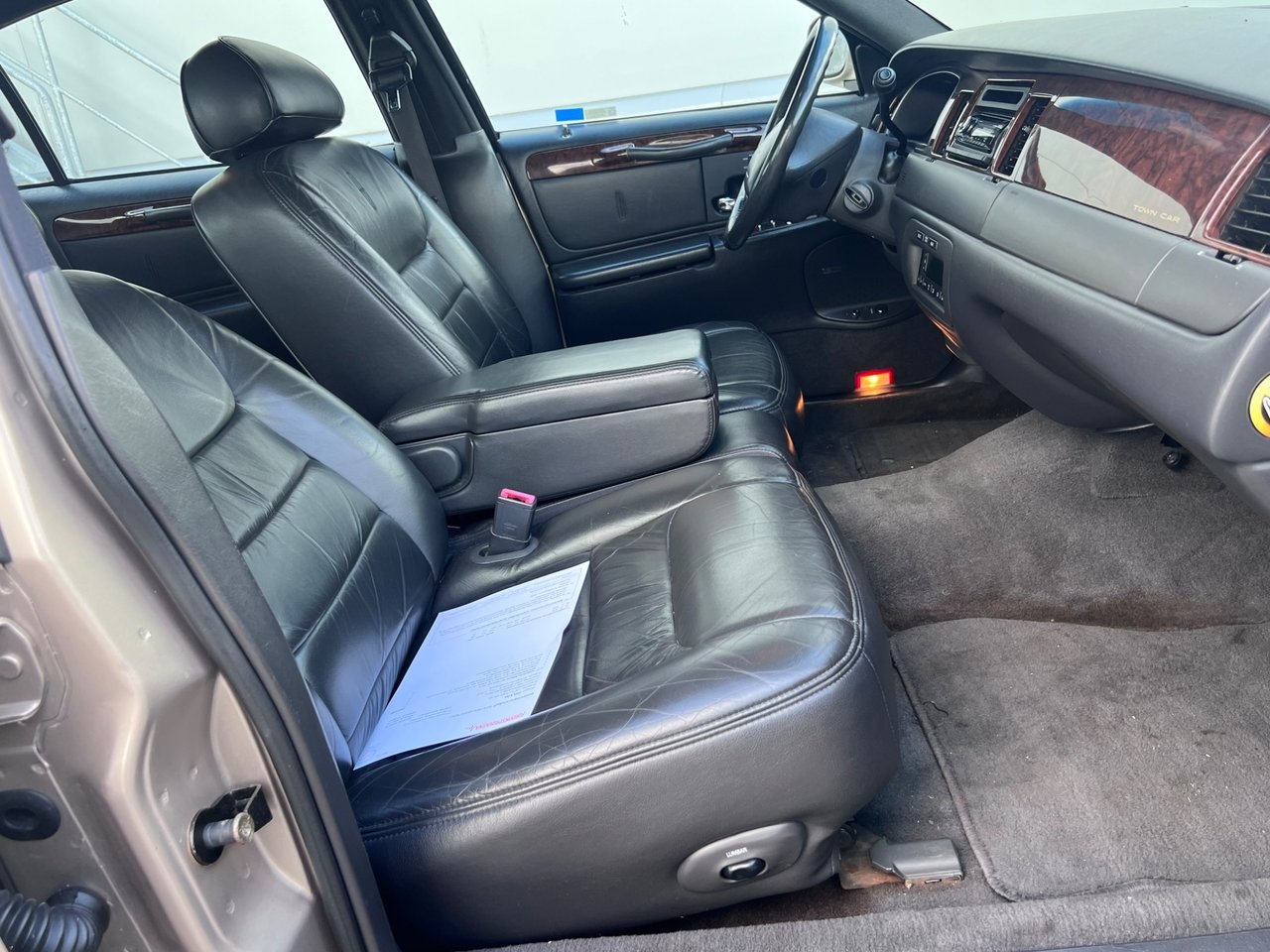 Lincoln Town Car 1998, kuva 5/10