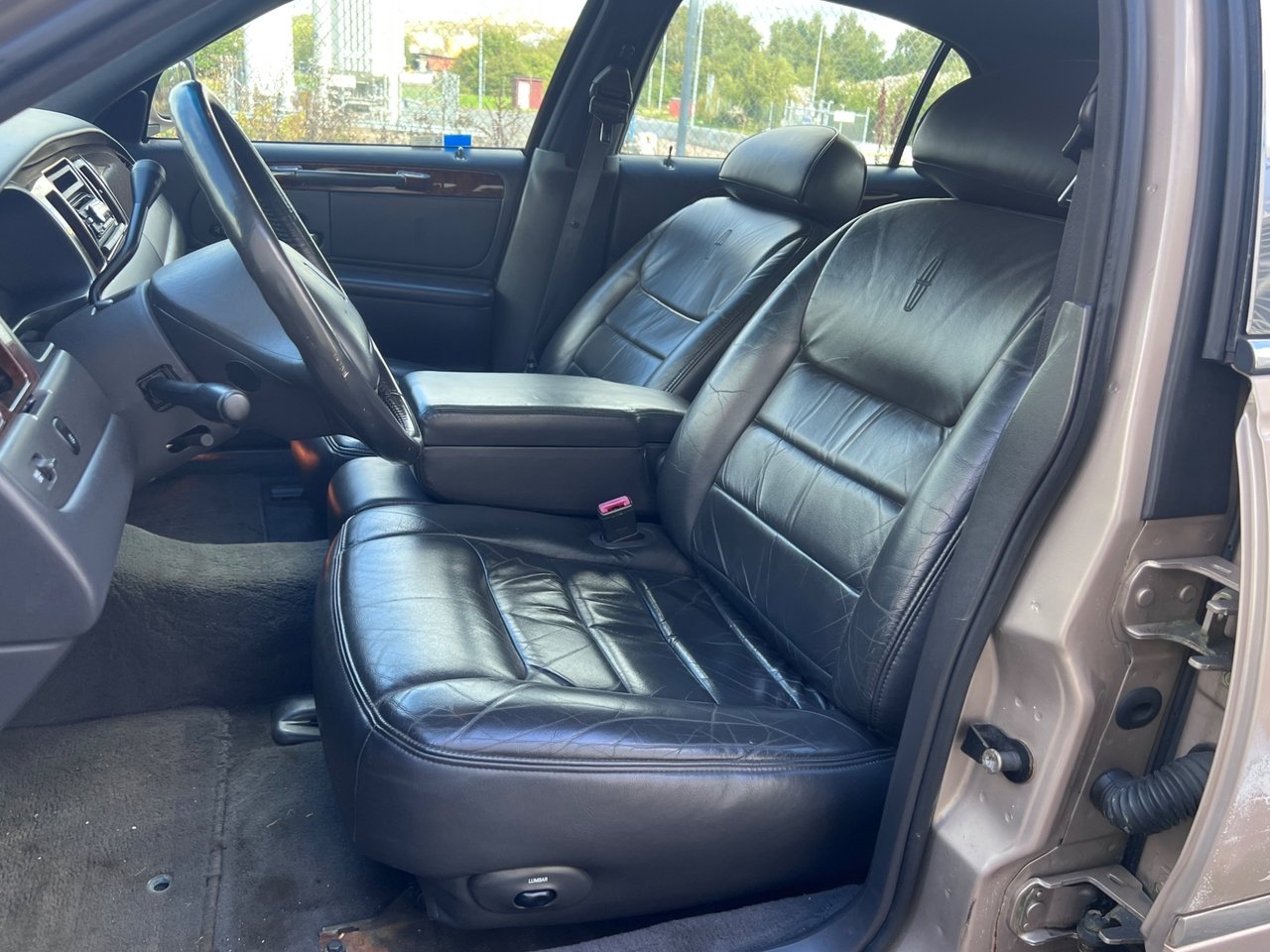 Lincoln Town Car 1998, kuva 7/10