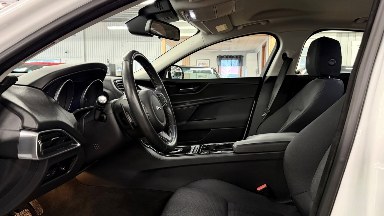 Jaguar XE 20d Euro 6 2016, kuva 7/10