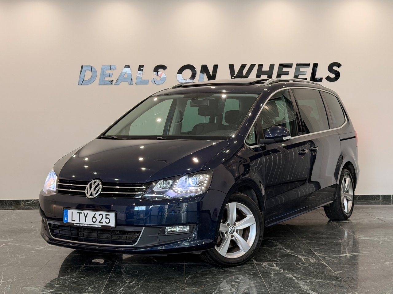 Volkswagen Sharan 2012, bild 2/10