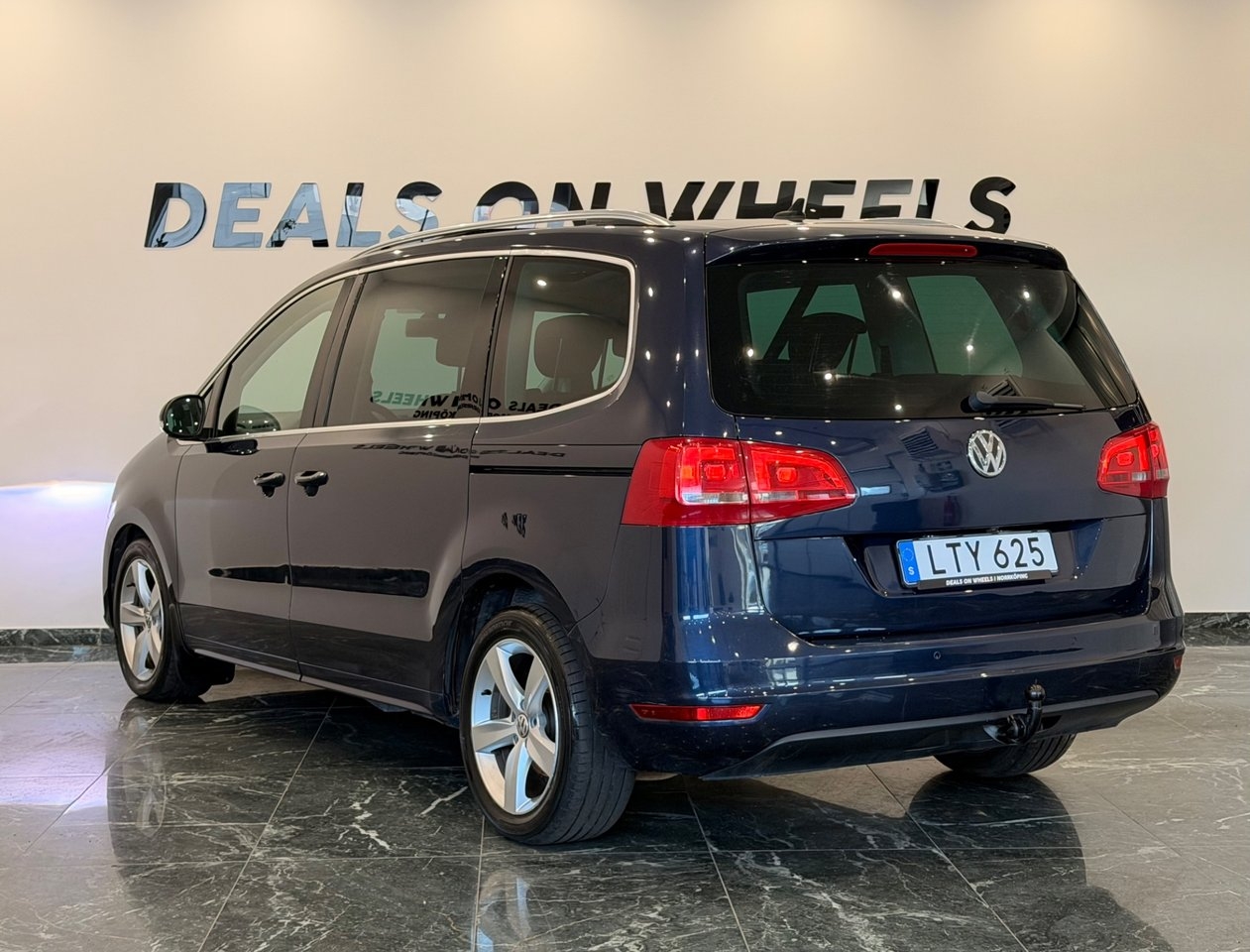 Volkswagen Sharan 2012, bild 6/10