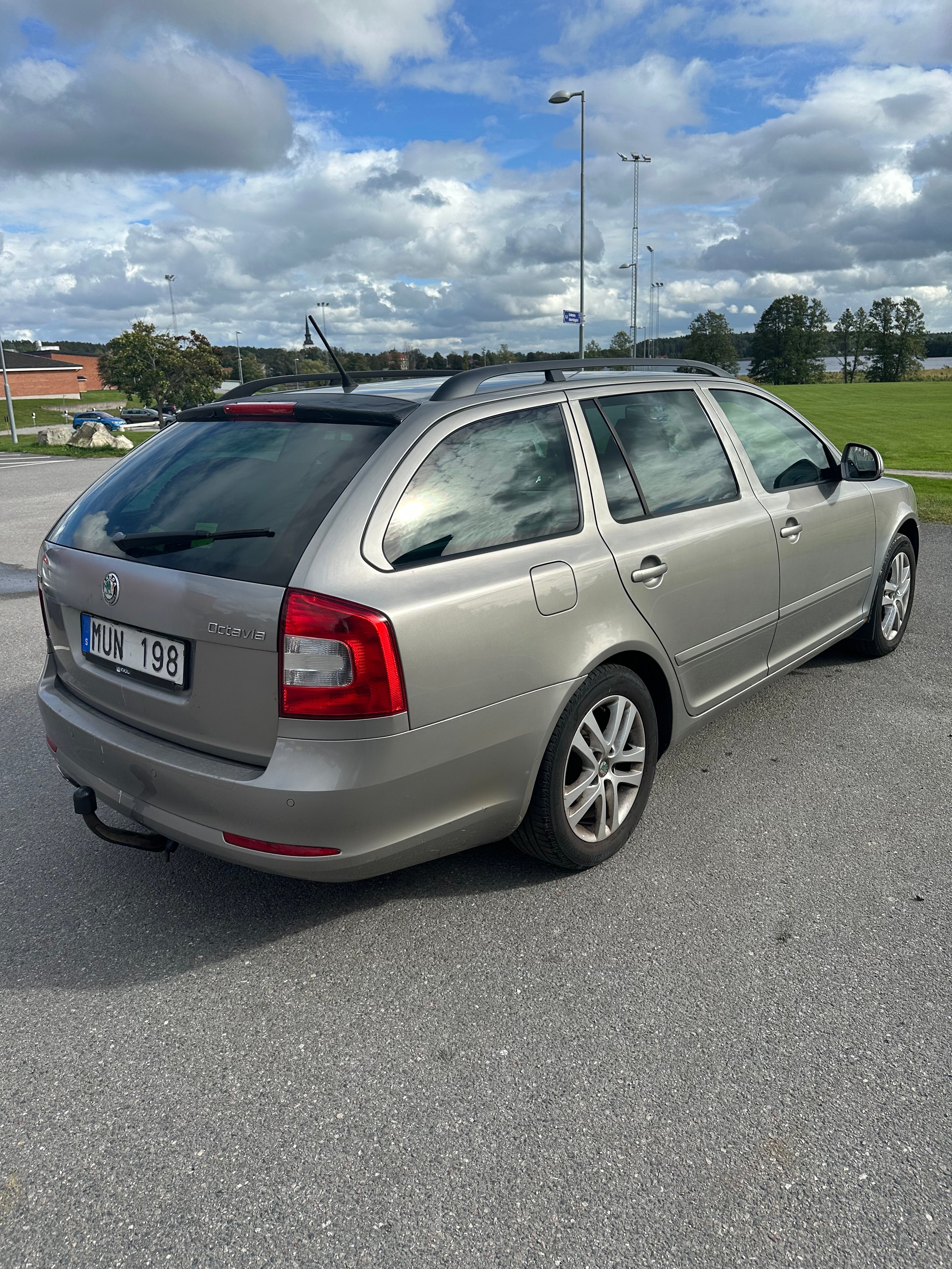 Skoda Octavia Kombi 1.6 TDI Manuell 2013, bild 3/10