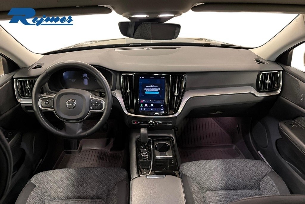 Volvo V60 2023, photo 7/10