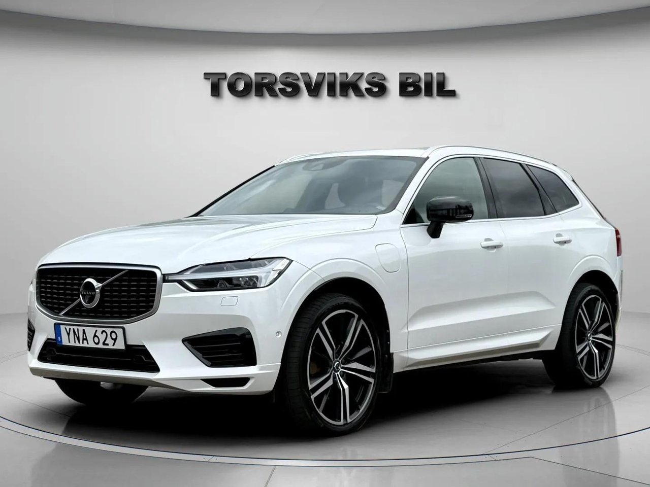 Volvo XC60 2018, photo 2/10