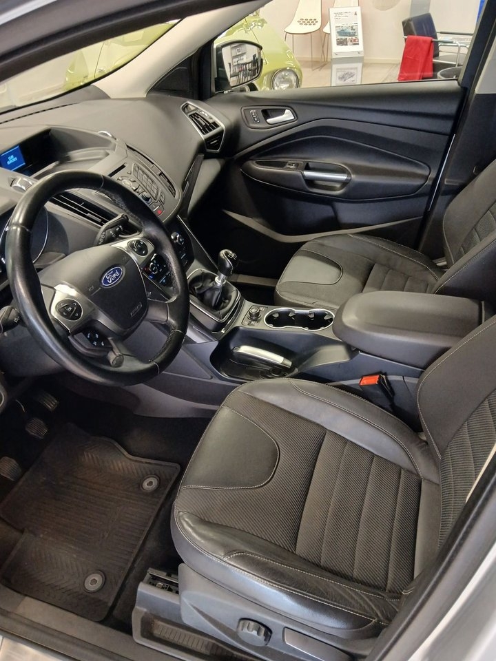 Ford Kuga Titanium 150hk M6 Bensin 2013, kuva 3/10