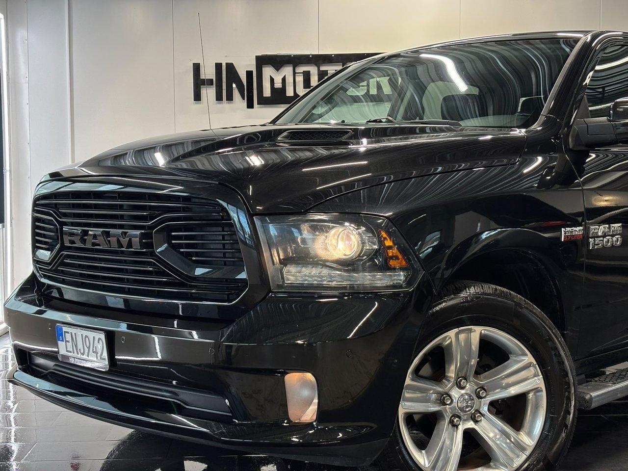 RAM 1500 Crew Cab 5.7 V8 HEMI 4x4 SPORT 2018, bild 2/10