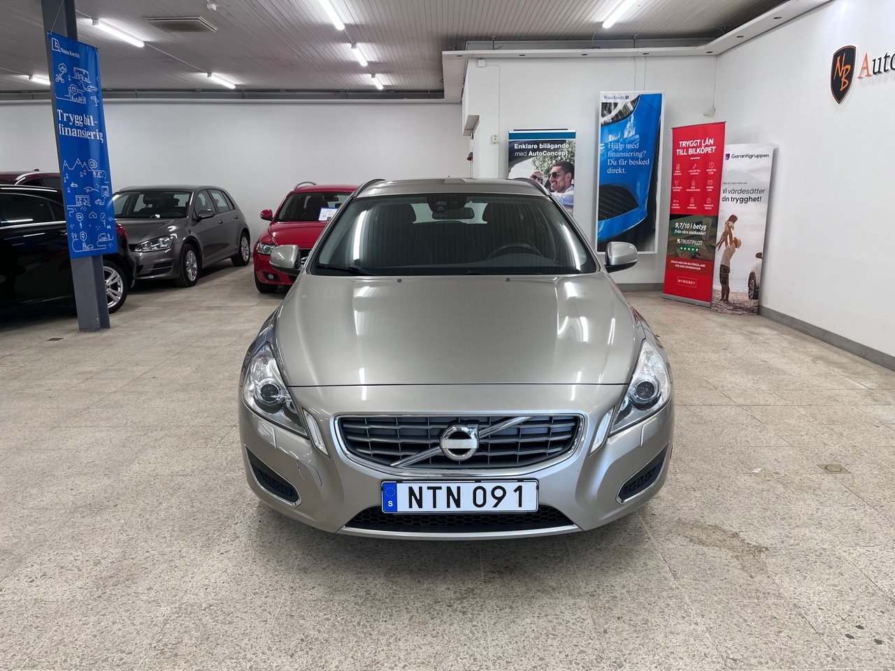 Volvo V60 DRIVe Momentum 115hk 2012, bild 2/10