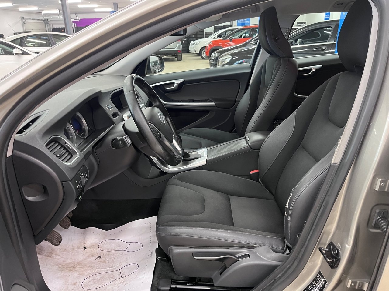 Volvo V60 DRIVe Momentum 115hk 2012, bild 7/10