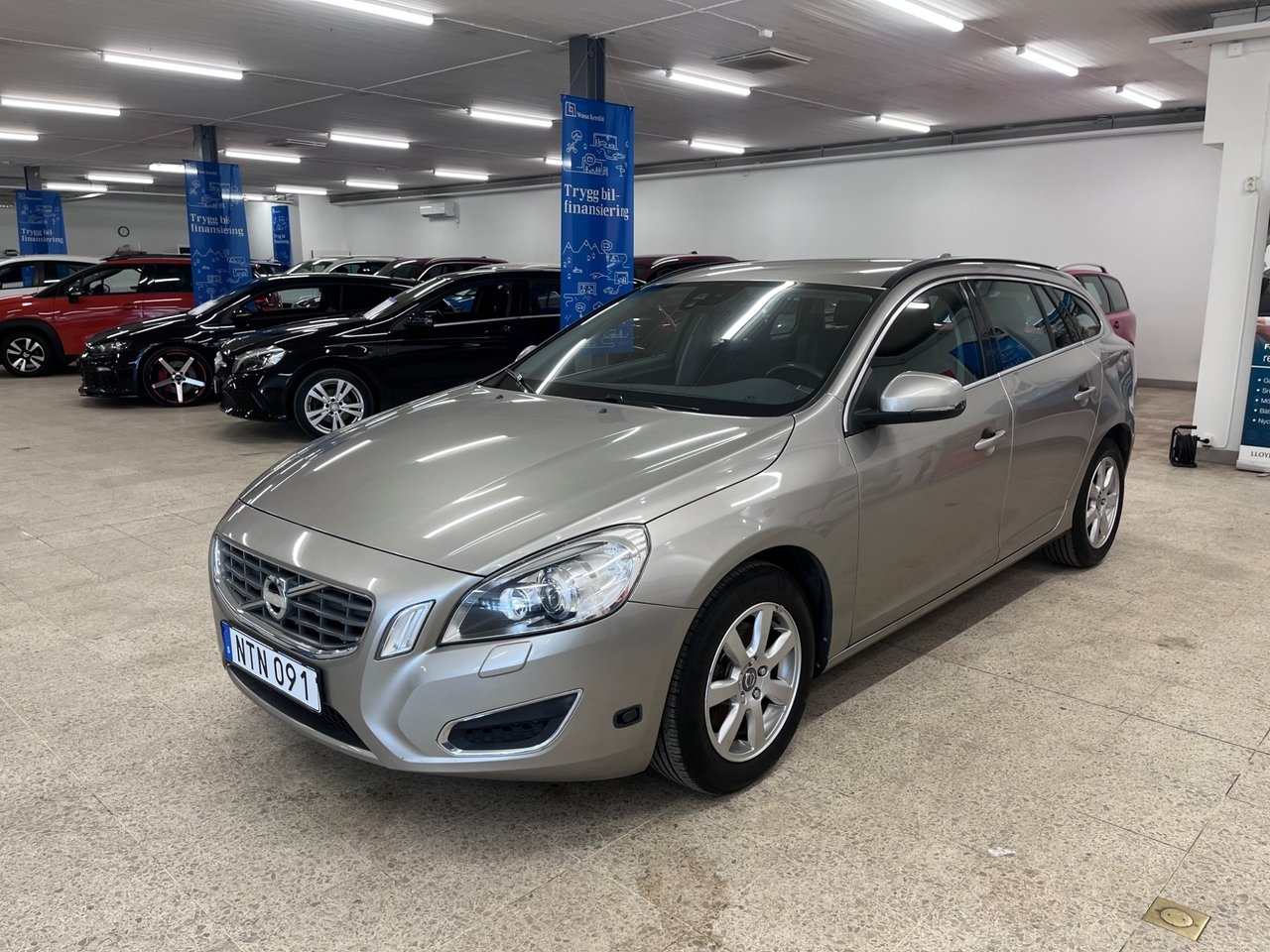 Volvo V60 DRIVe Momentum 115hk 2012, bild 3/10