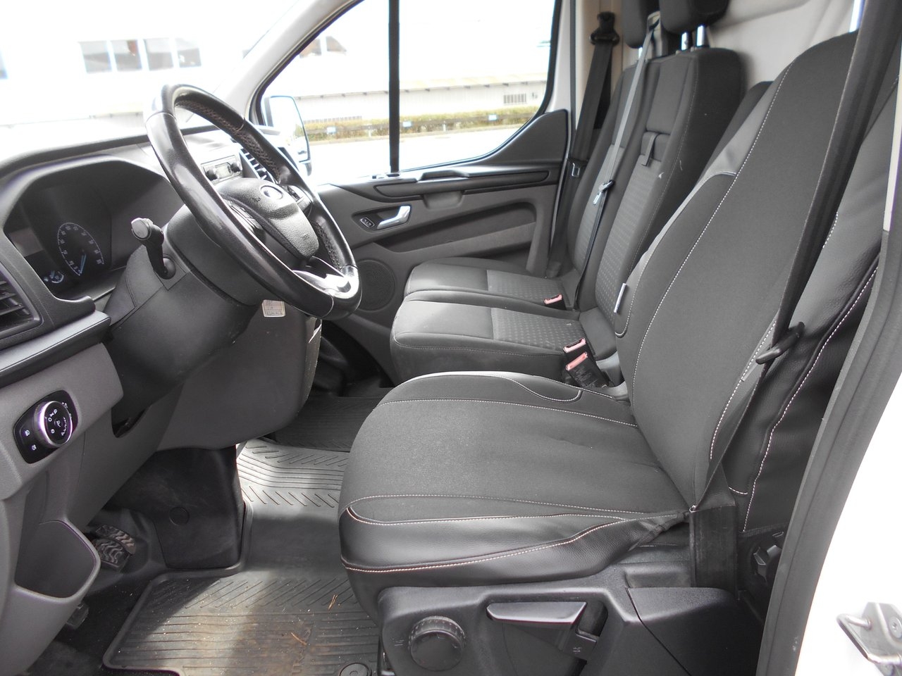 Ford Transit Custom 2018, kuva 7/8