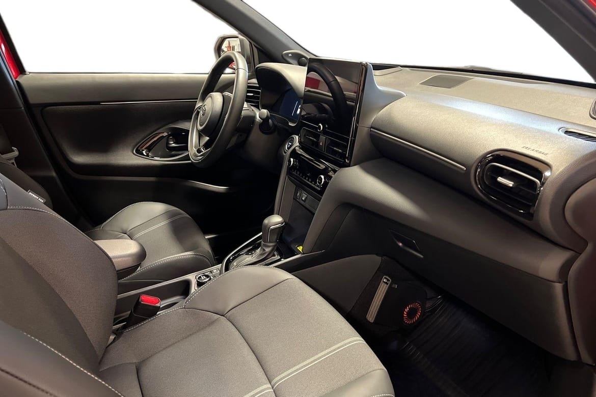 Toyota Yaris Cross Hybrid 130 AWD-i 2026, bild 7/10
