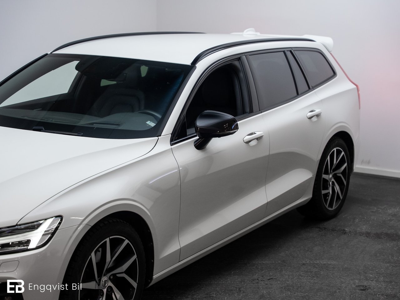 Volvo V60 T5 AWD Geartronic R-DESIGN 2020, bild 2/38