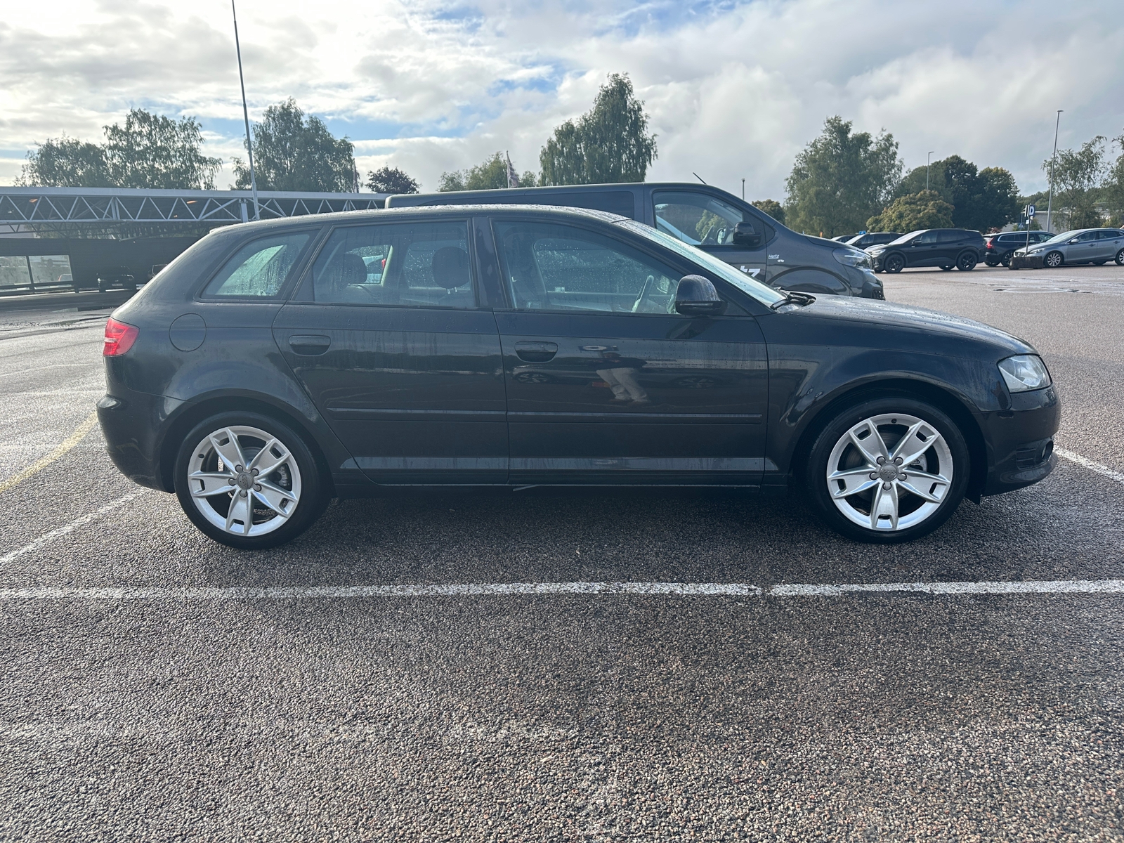 Audi A3 Sportback 2.0 TDI S Tronic 2010, photo 4/7