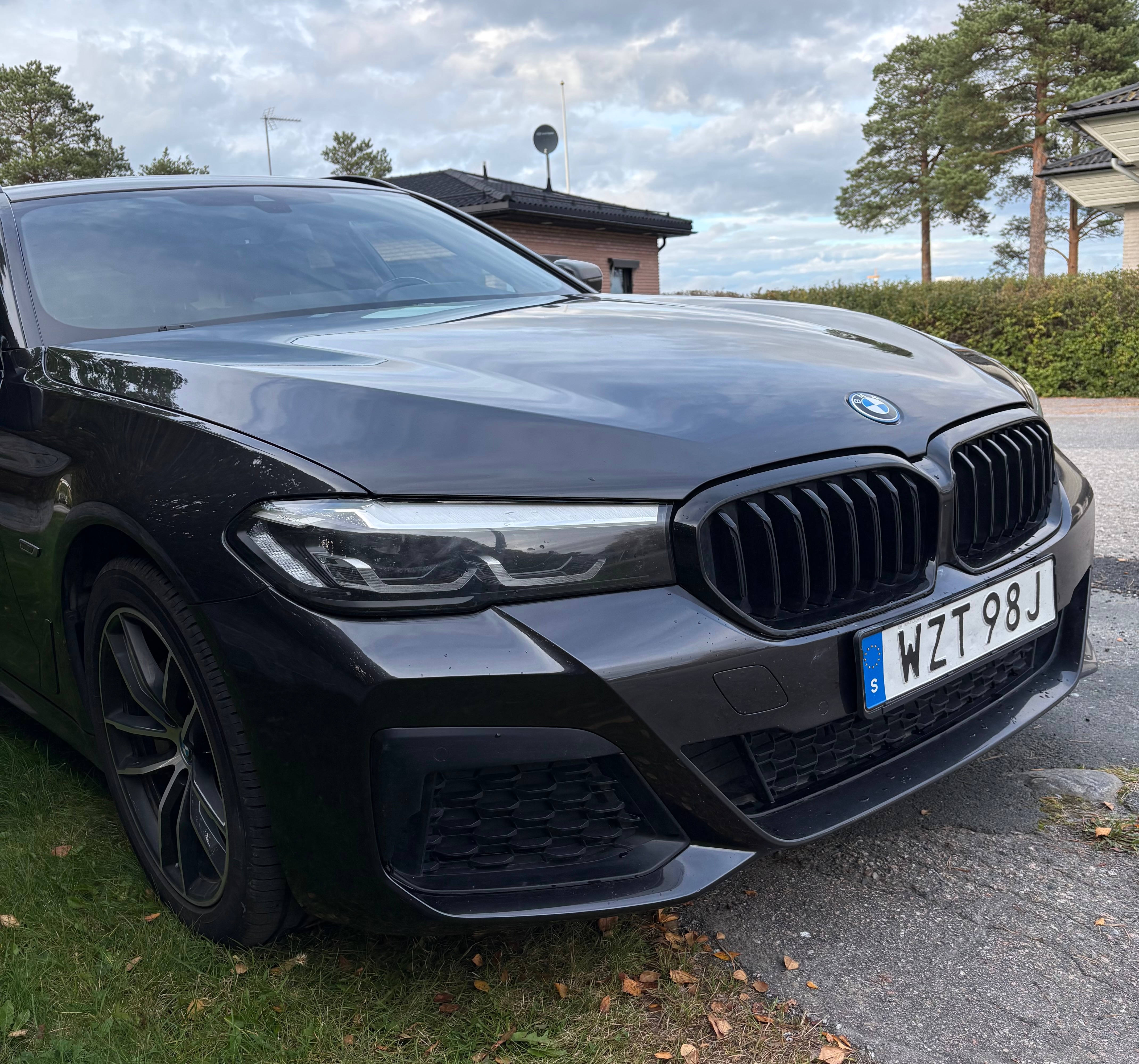 BMW 530 e xDrive Touring Steptronic 2022, bild 2/3
