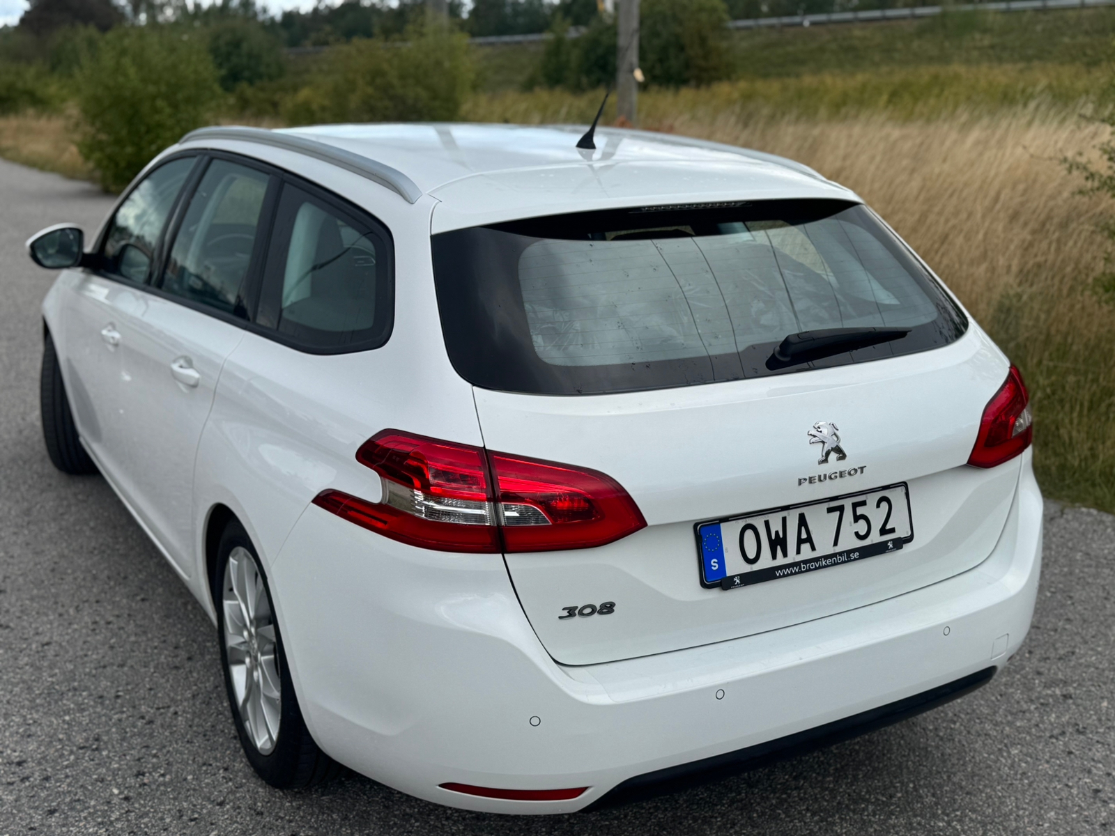 Peugeot 308 SW 1.2 PureTech 110 Manuell 2015, bild 4/10