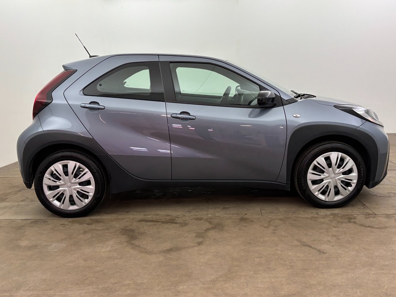 Toyota Aygo X 1.0 VVT-i CVT Backkamera 2025, kuva 7/10