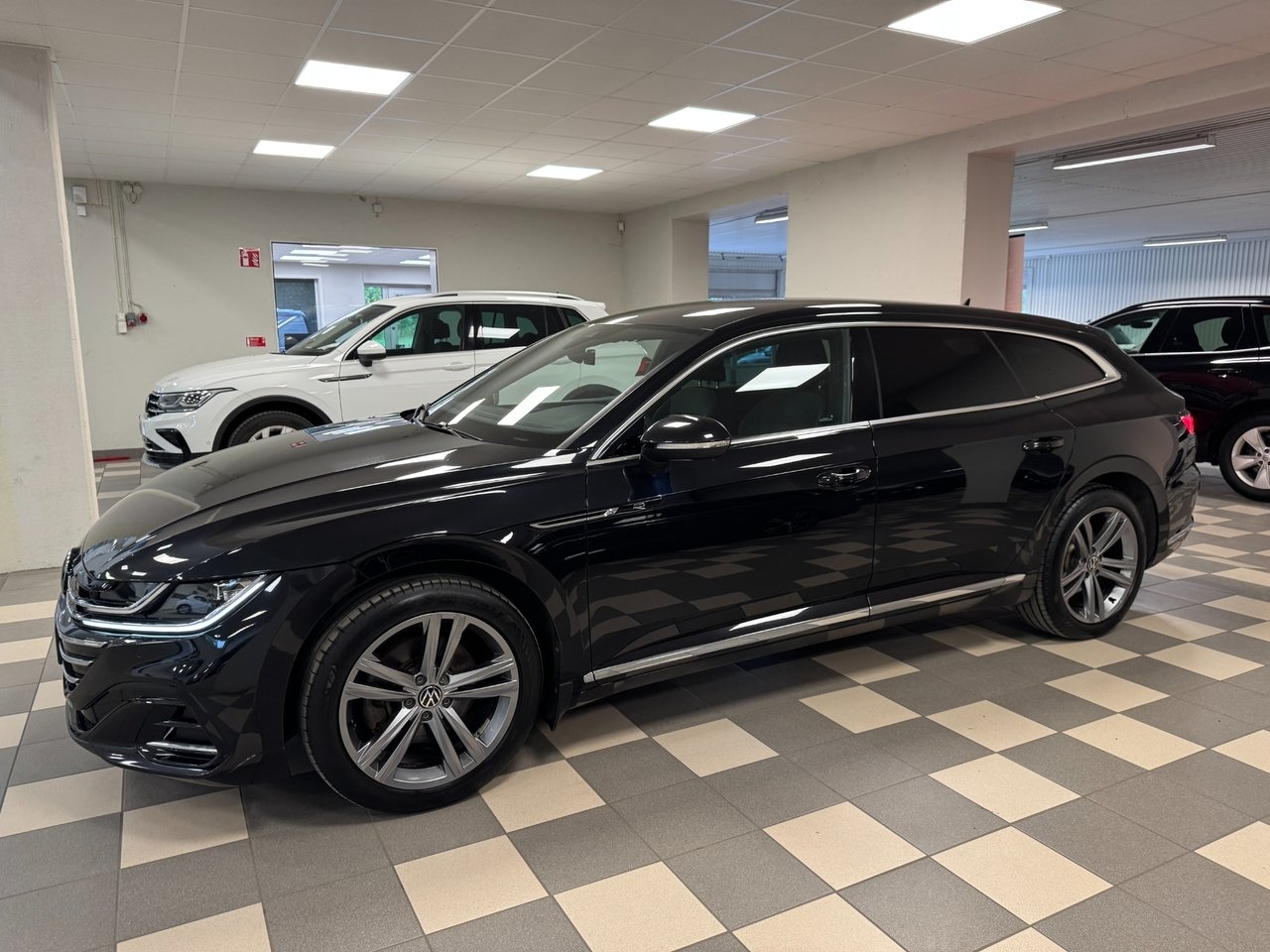 Volkswagen Arteon 2022, bild 2/10