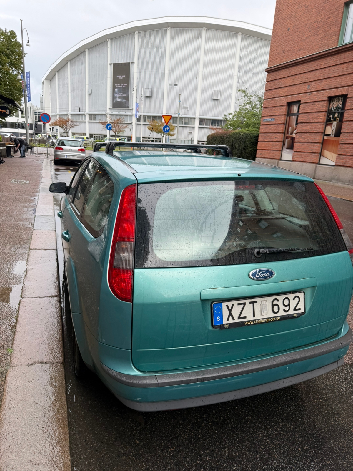 Ford Focus Kombi 1.8 Flexifuel Manuell 2007, bild 2/3