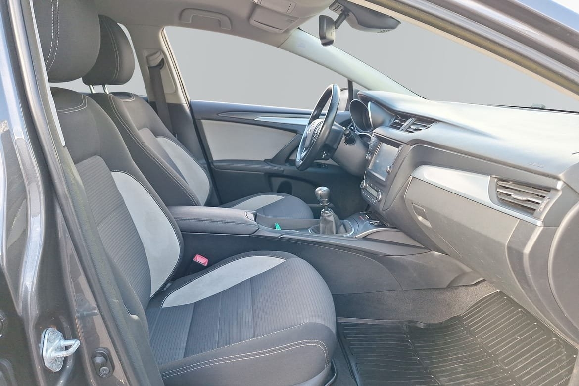 Toyota Avensis 2016, photo 6/10