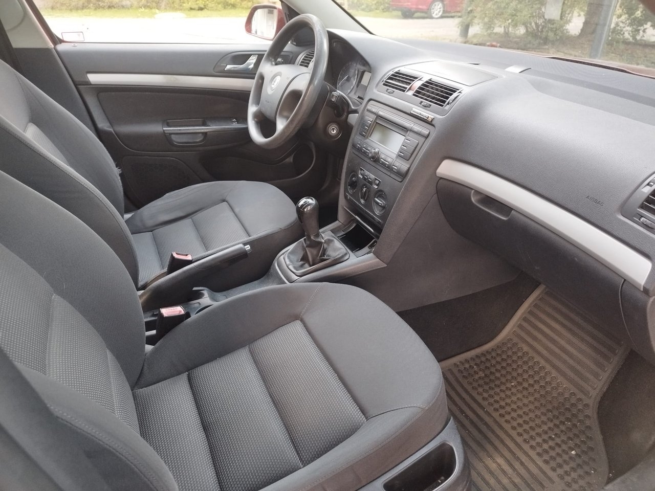 Skoda Octavia 1.6 MPI Euro 4, Besiktad 2006, bild 7/8
