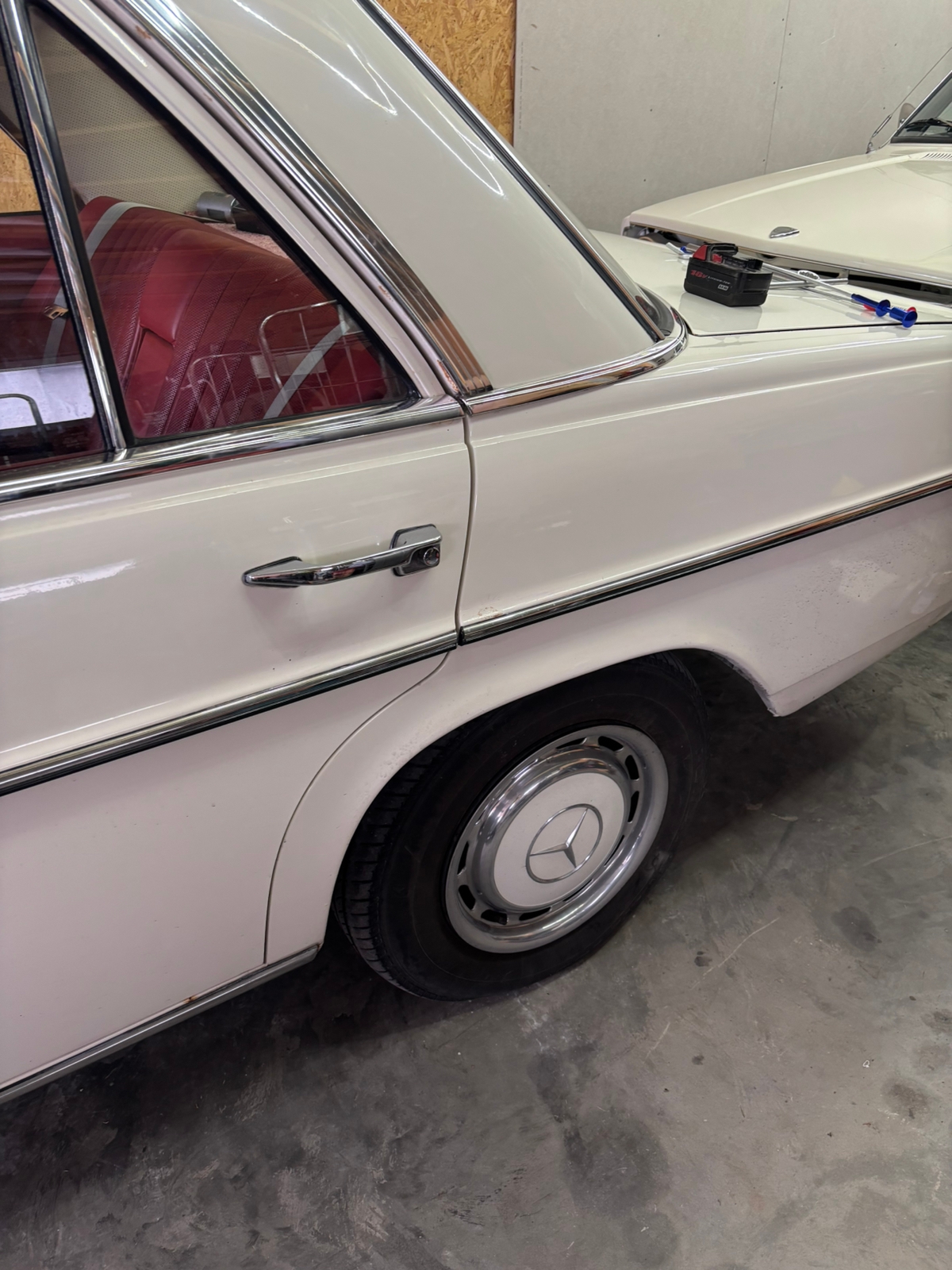 Mercedes-Benz 220 Manuell 1972, bild 2/5