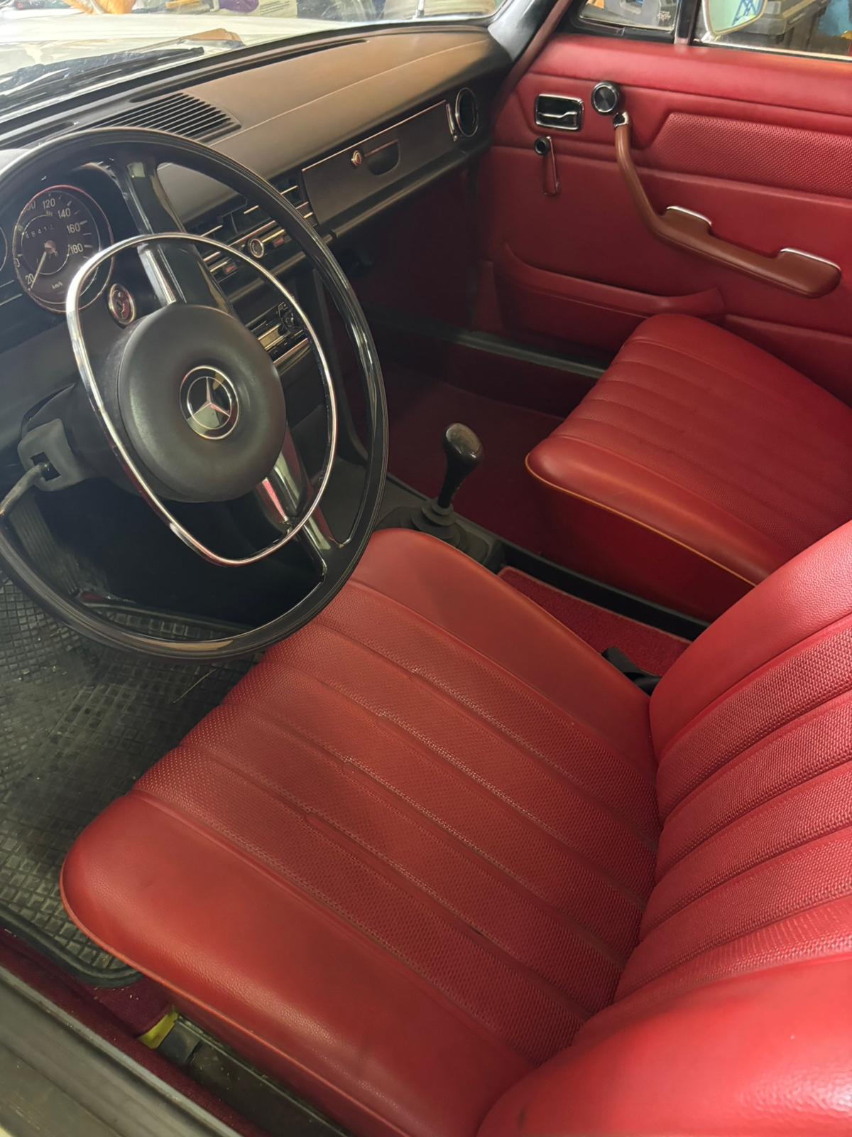 Mercedes-Benz 220 Manuell 1972, bild 4/5
