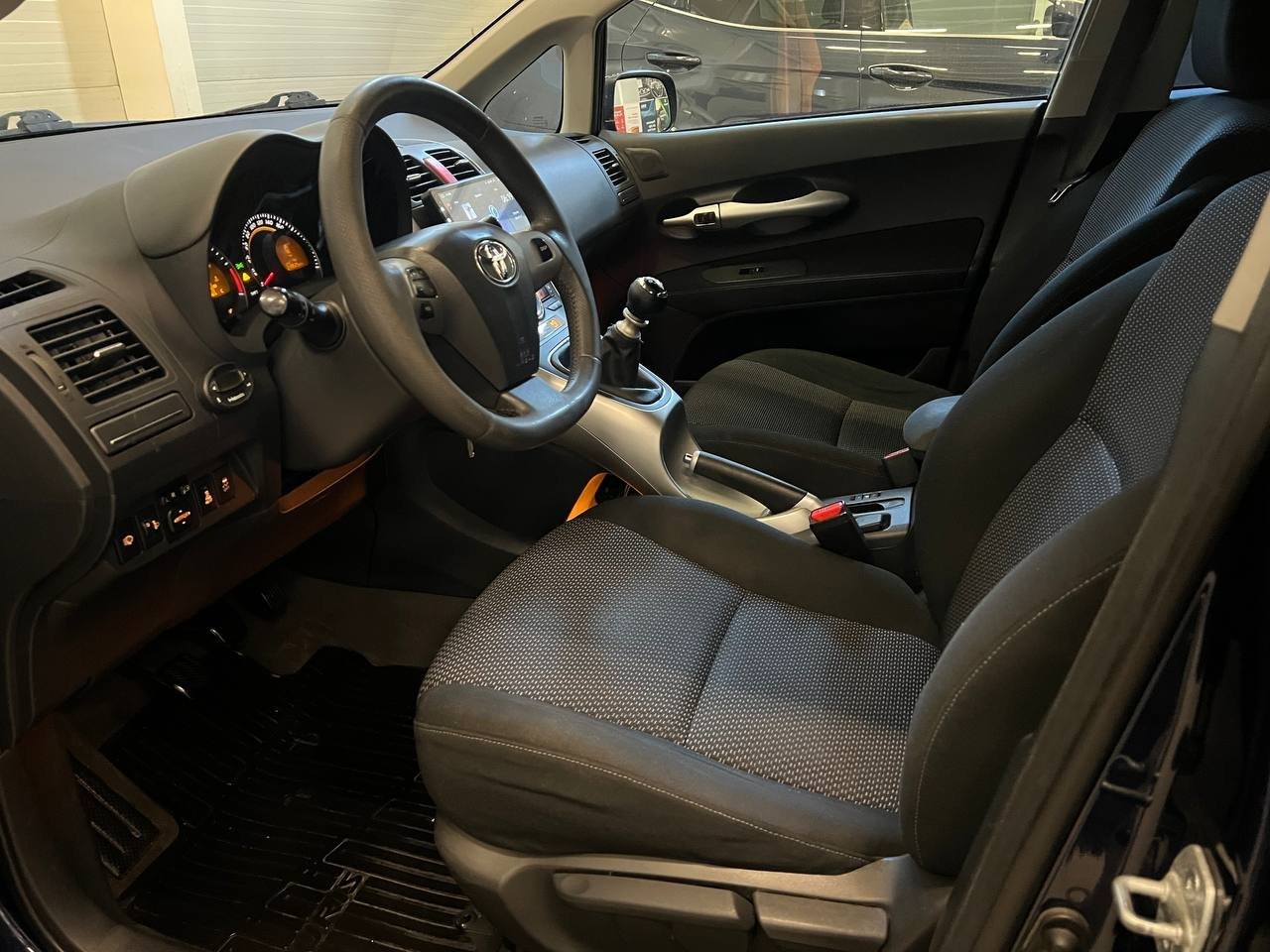 Toyota Auris 2010, bild 7/10