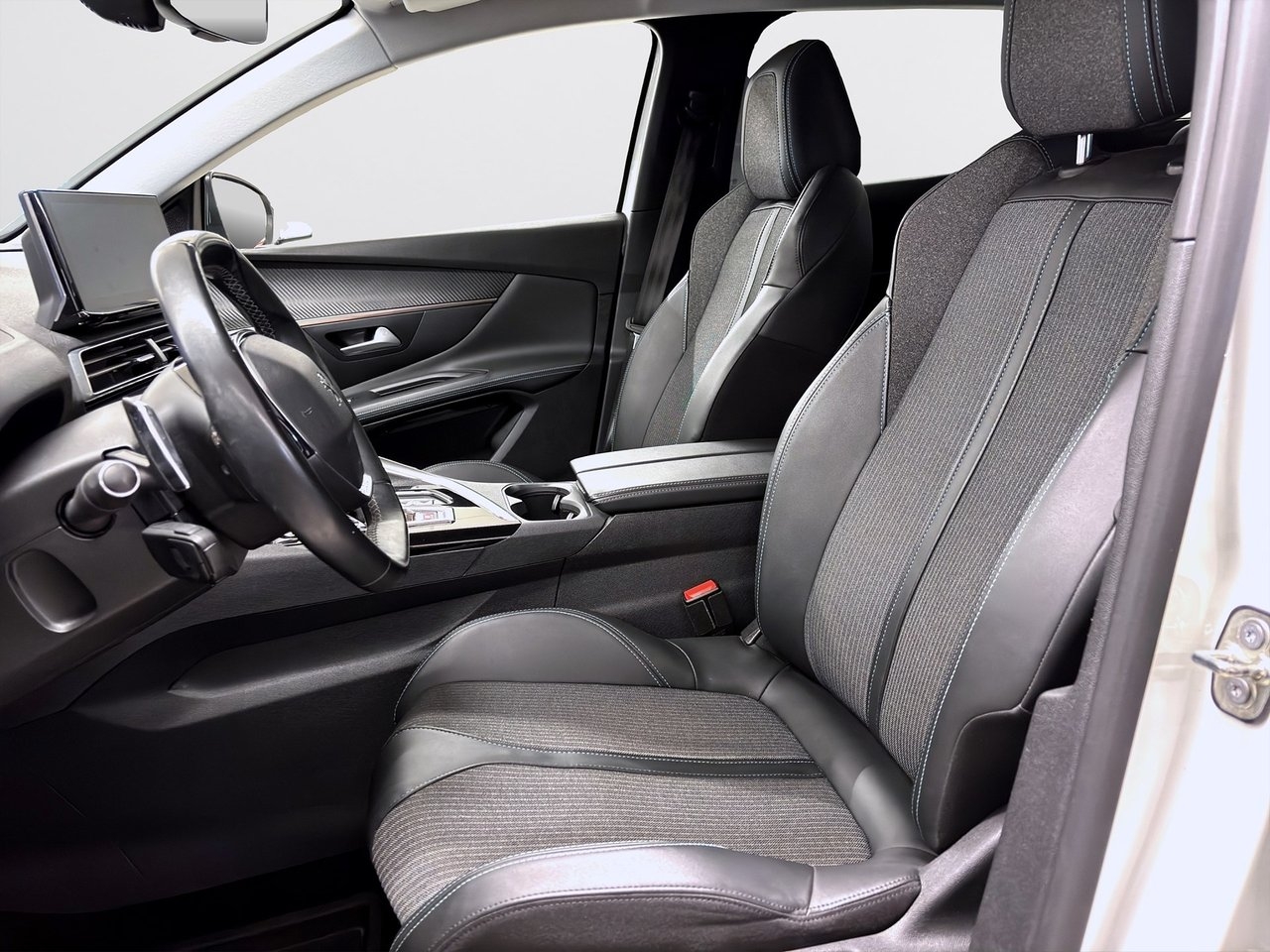 Peugeot 3008 HYBRID 225 EAT 224hk Allure 2021, bild 7/10