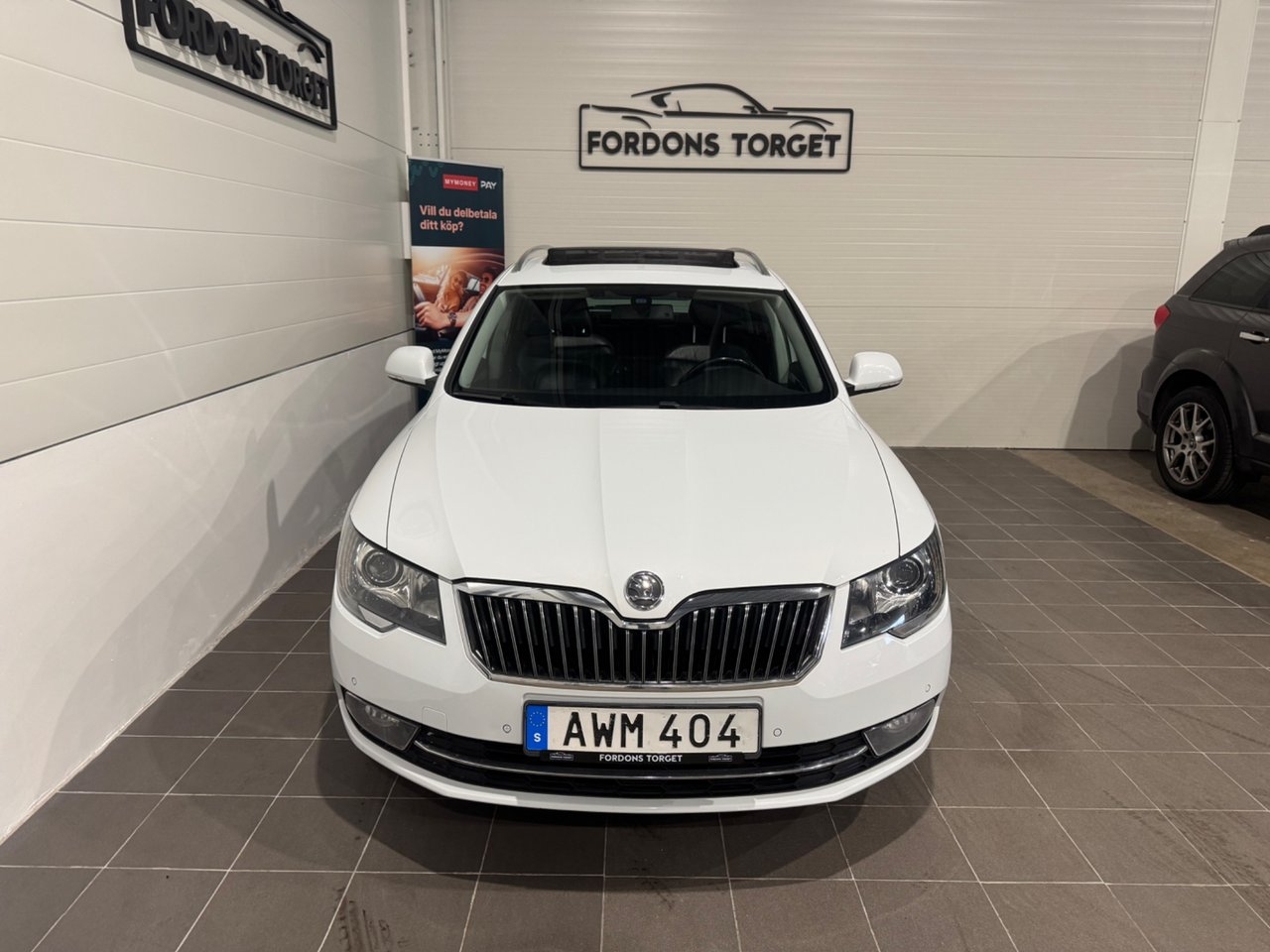Skoda Superb Kombi 2.0 TDI Elegance Pano 2015, bild 2/10