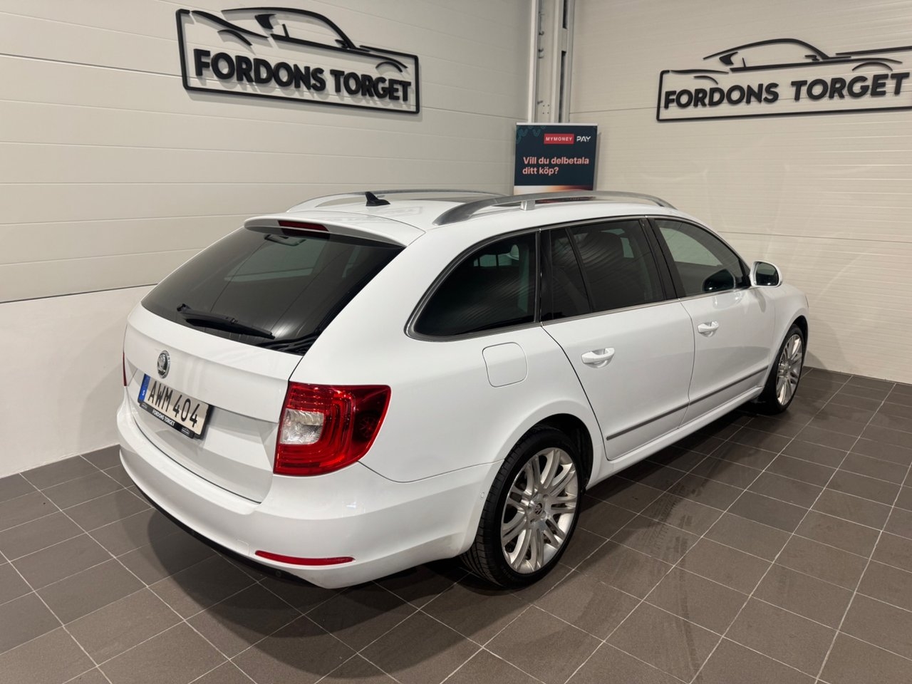 Skoda Superb Kombi 2.0 TDI Elegance Pano 2015, bild 6/10