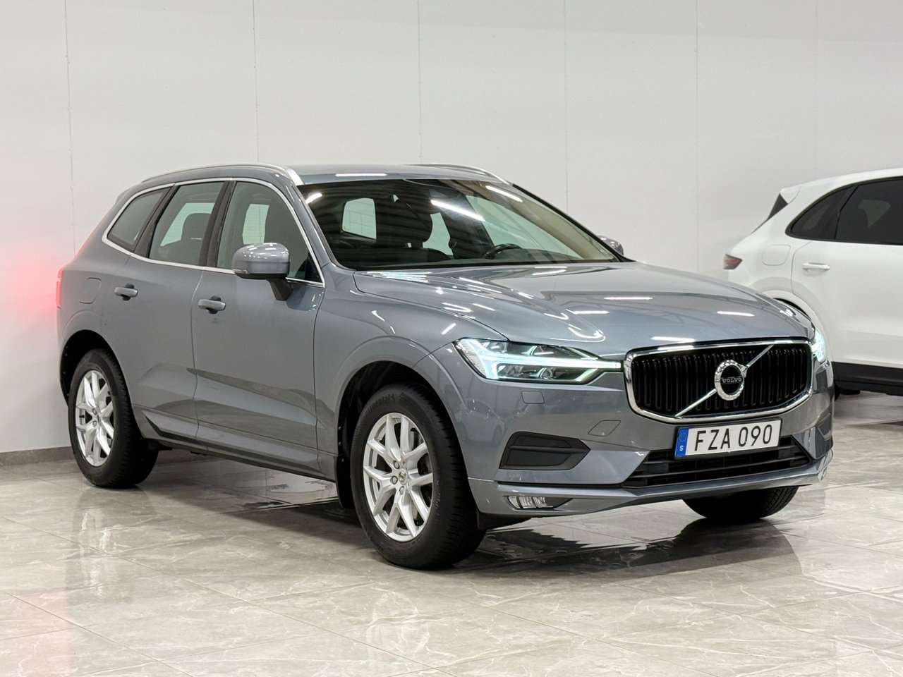 Volvo XC60 T5 Geartronic Momentum 2018, bild 2/10