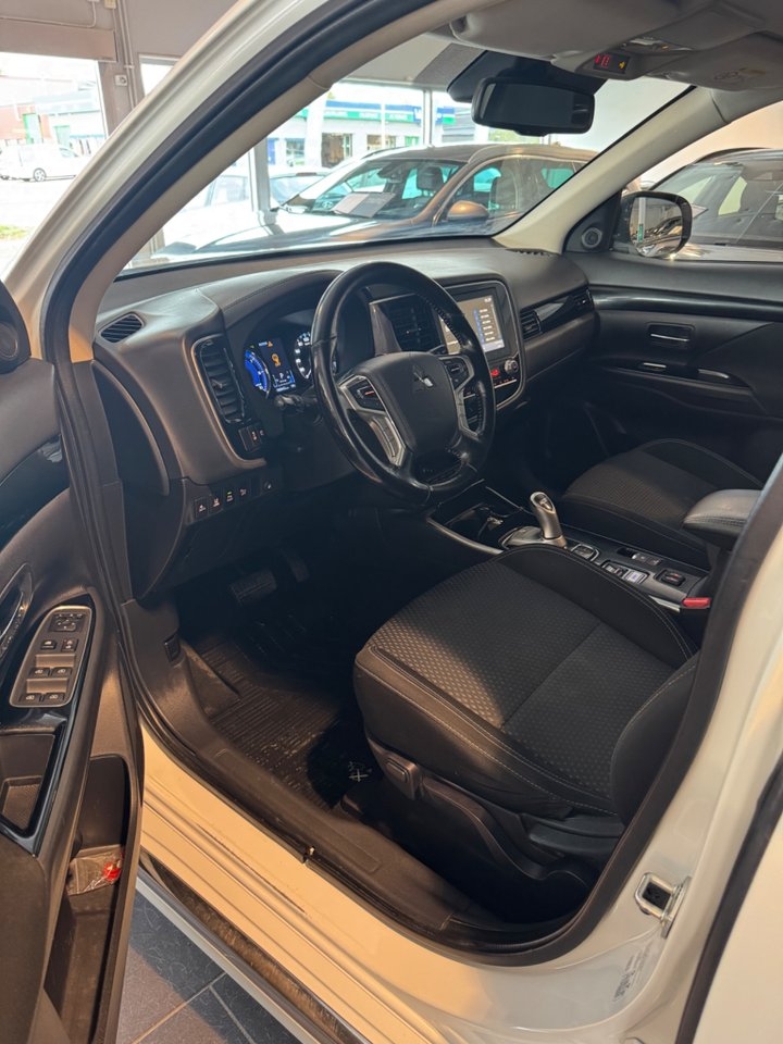 Mitsubishi Outlander 2020, bild 2/10