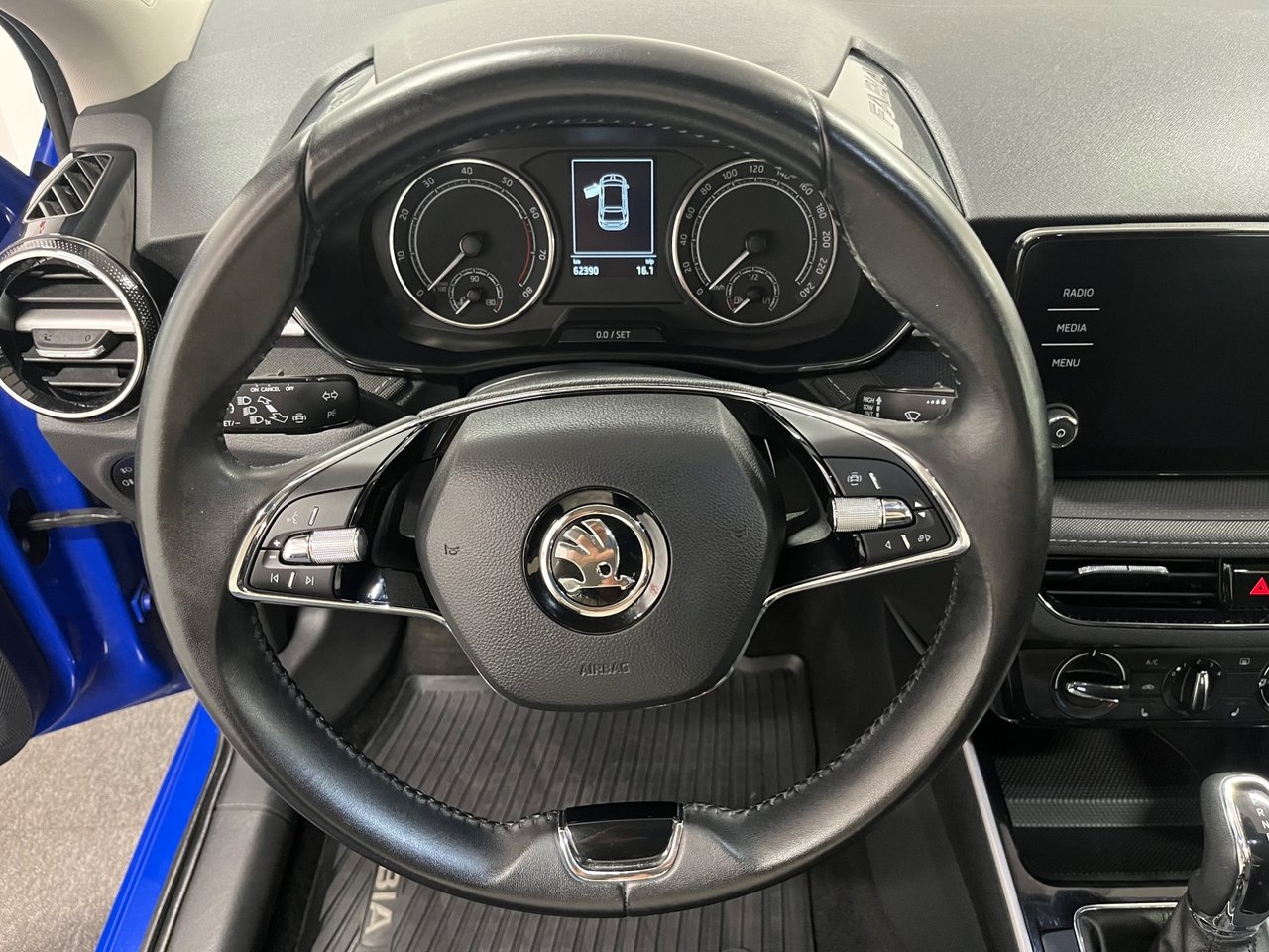 Skoda Fabia 1.0 TSI AUT Style Backkamera 2023, bild 3/20