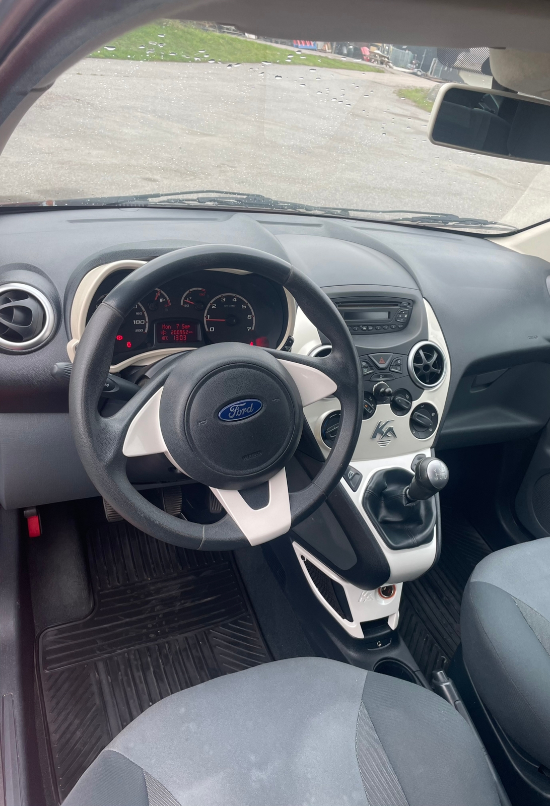 Ford Ka 1.2 Manuell 2010, bild 3/4