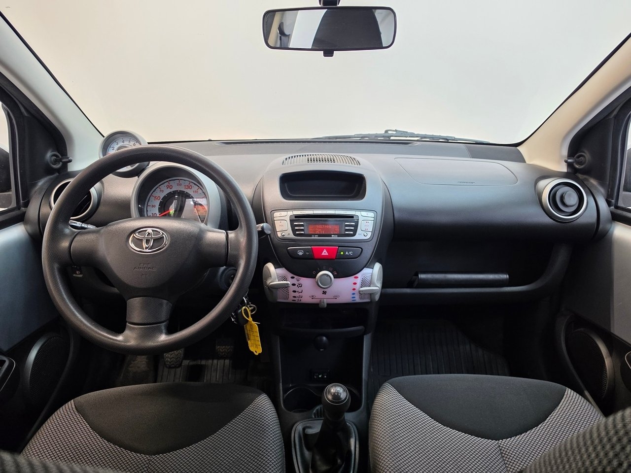Toyota Aygo 5-dörrar 1.0 VVT-i lågmilad 2014, bild 7/10