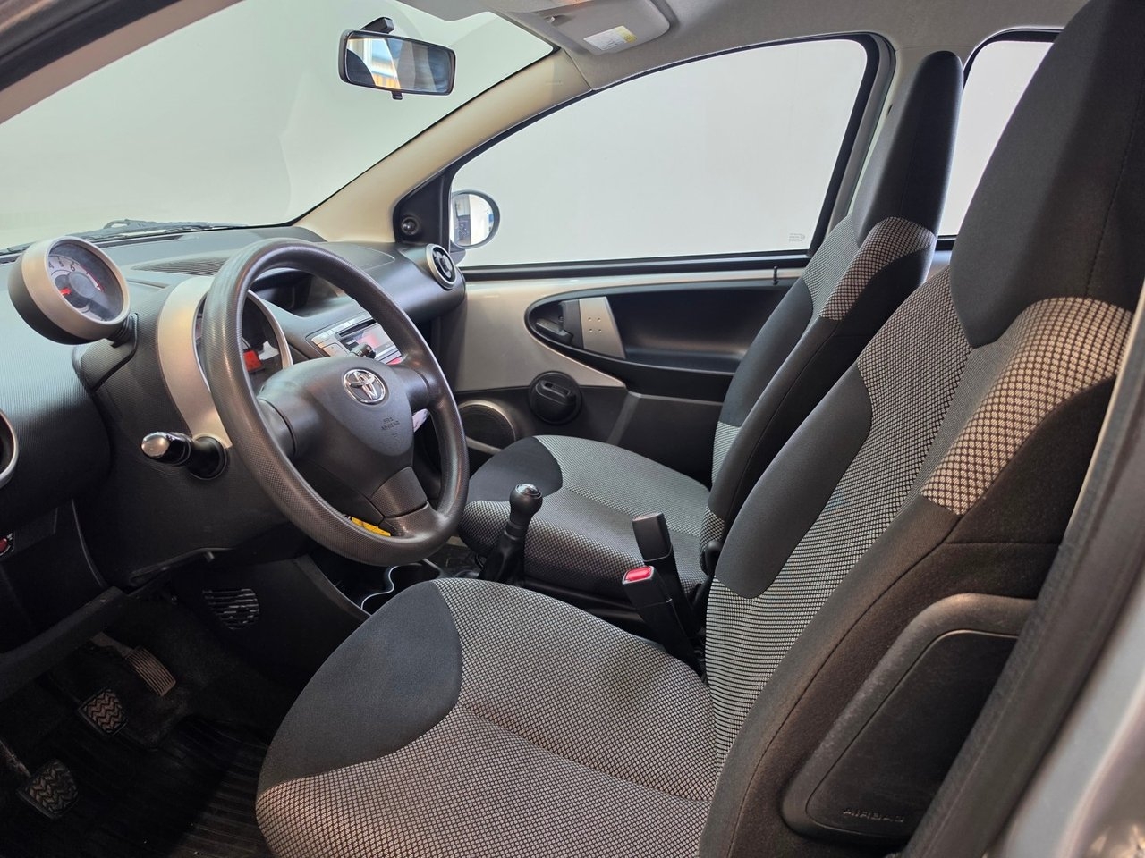 Toyota Aygo 5-dörrar 1.0 VVT-i lågmilad 2014, bild 6/10